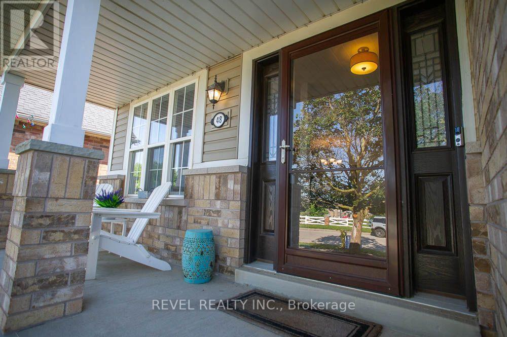 48 LOVELL CRESCENT