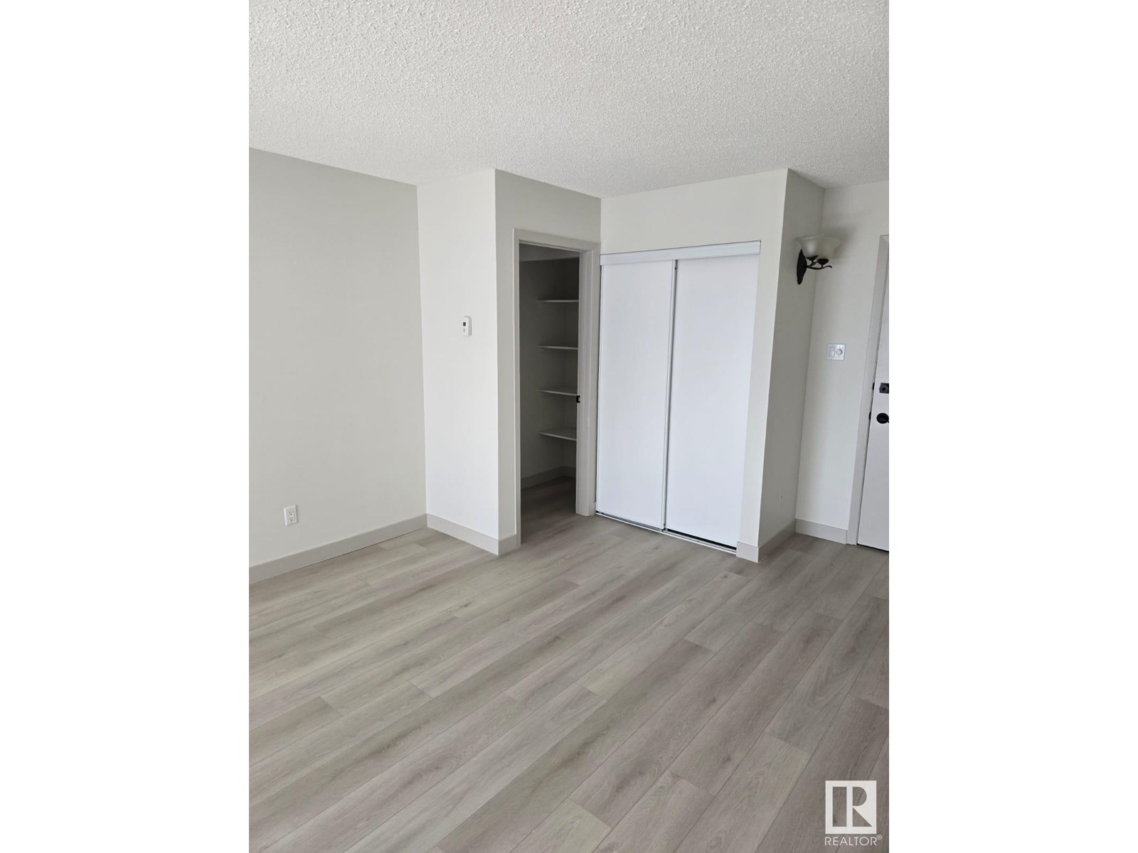 #408 18204 93 AV NW