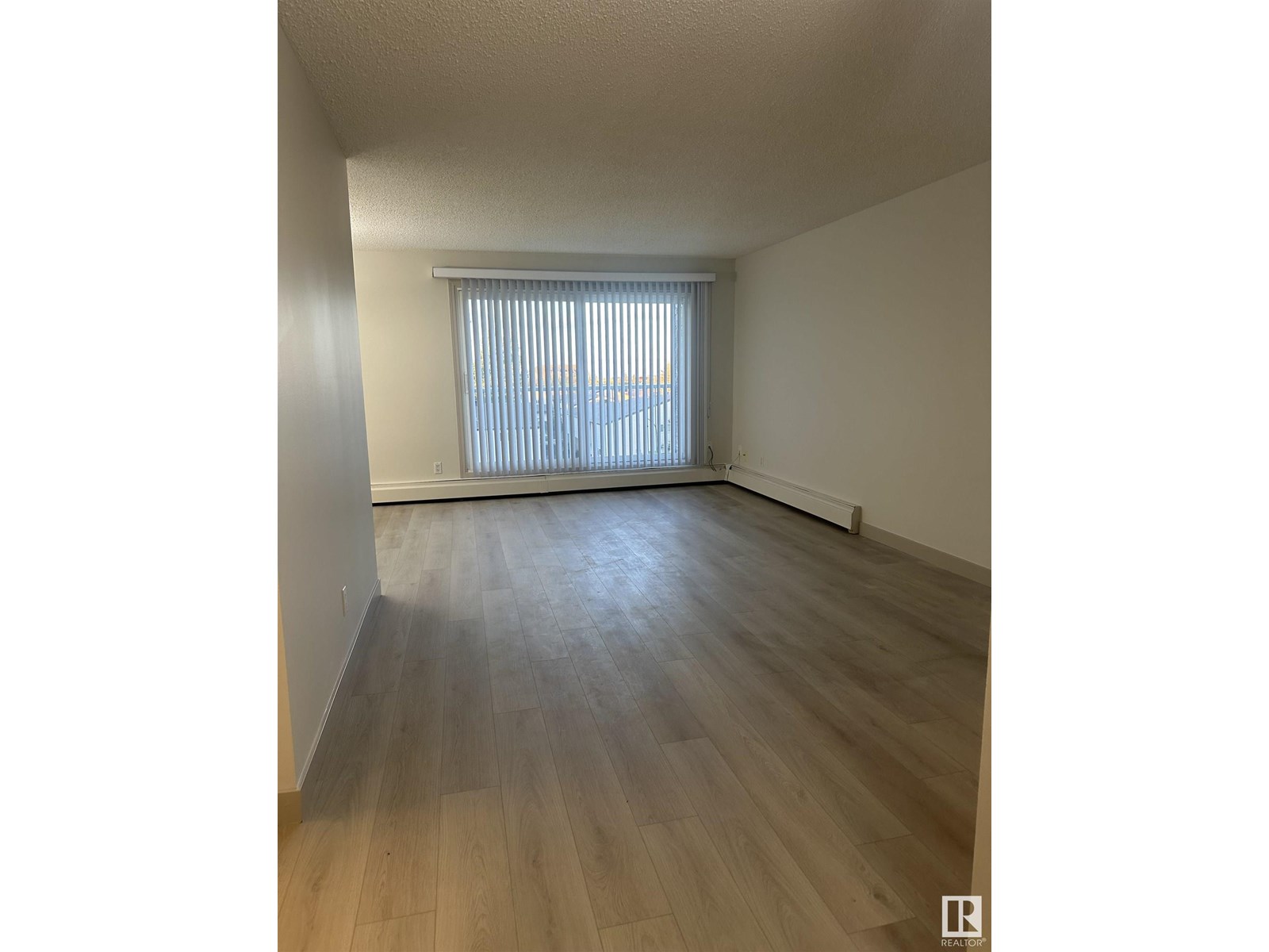 #408 18204 93 AV NW