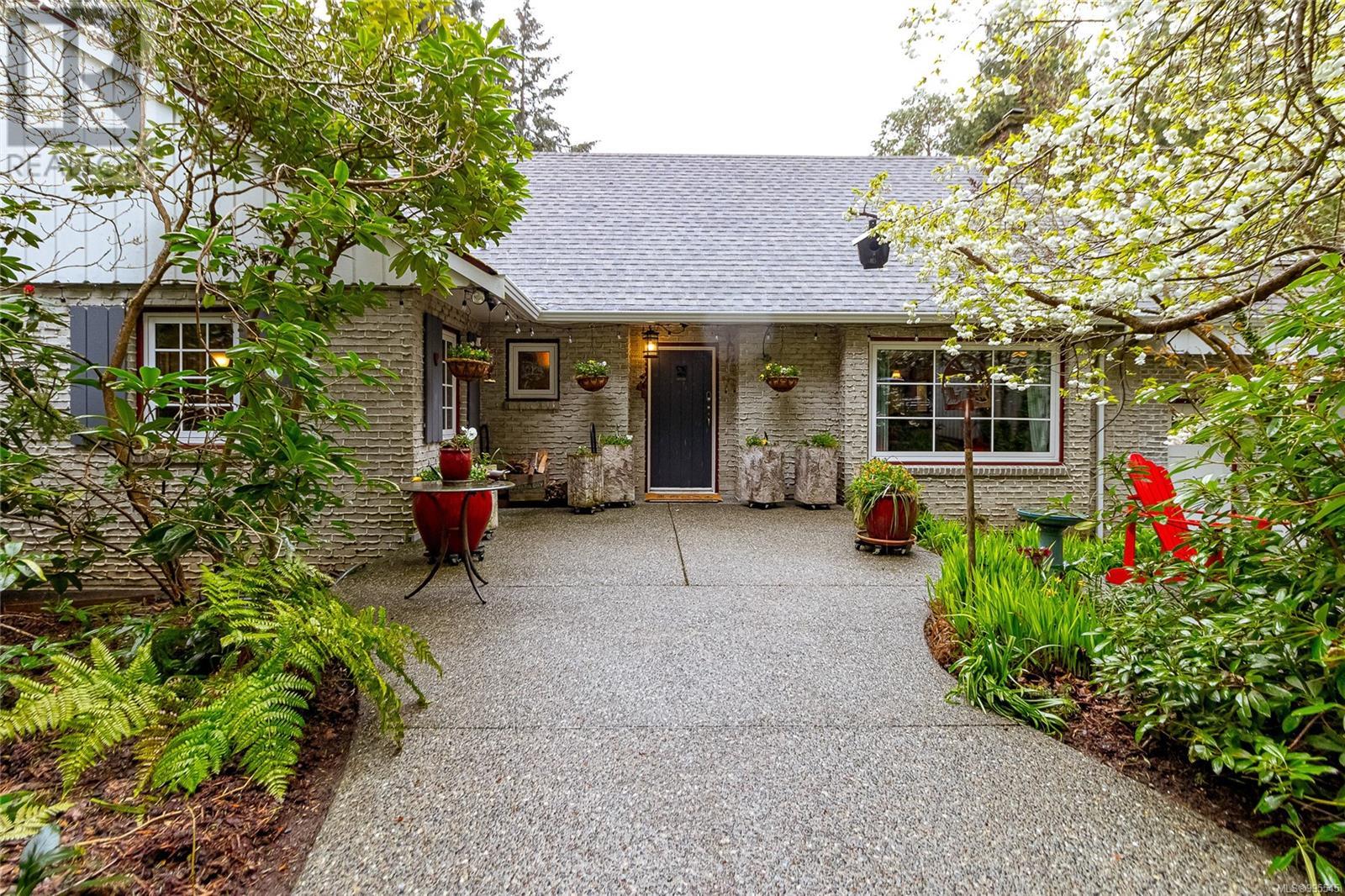 5182 Santa Clara Ave