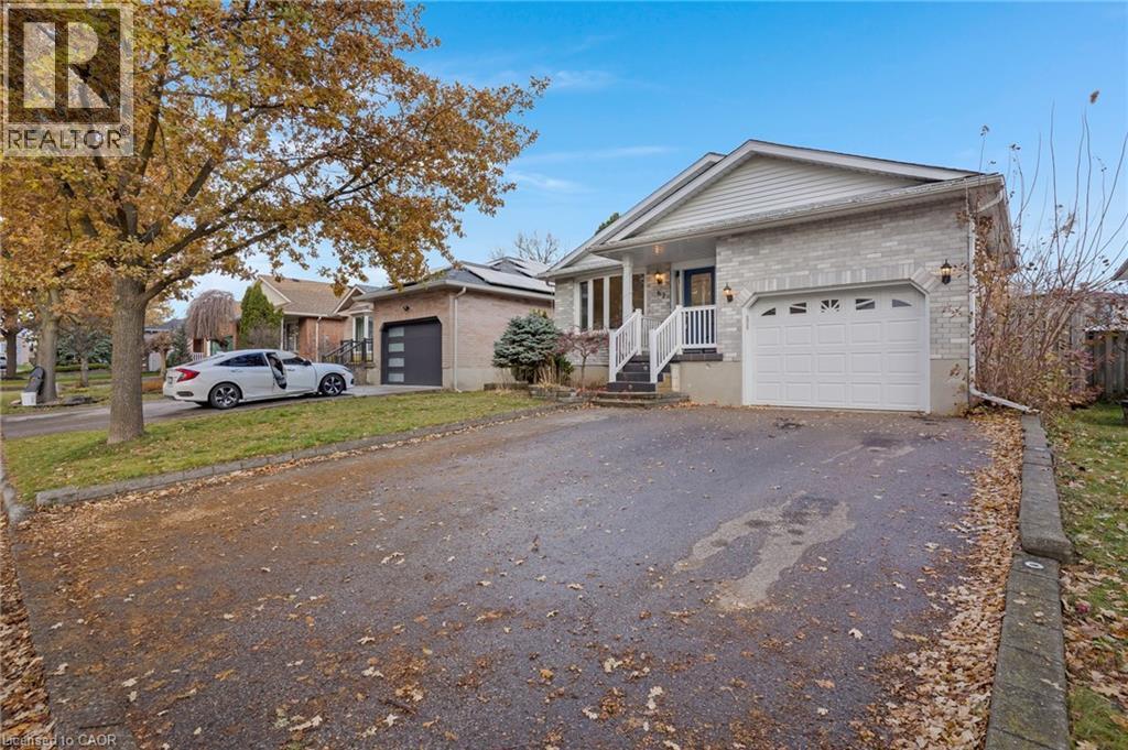 62 WILDLARK Crescent