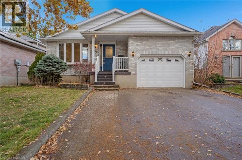 62 WILDLARK Crescent Kitchener ON N2N3E9