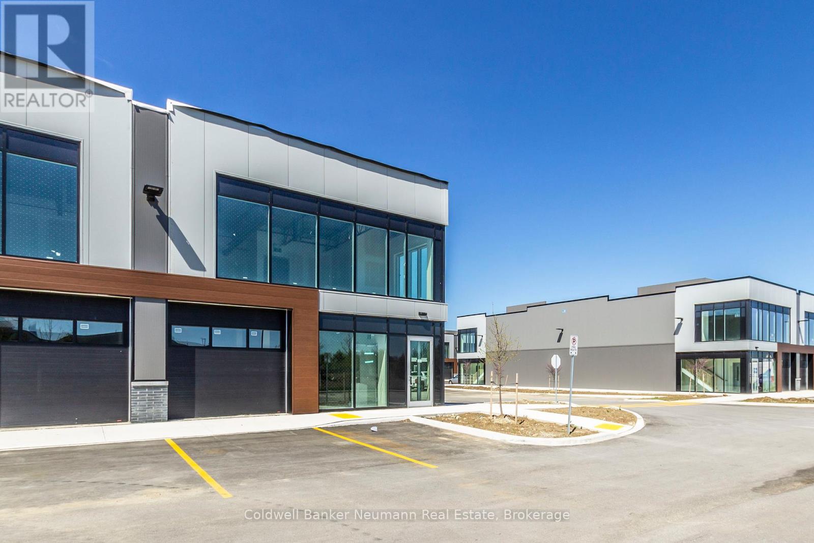 23 - 587 HANLON CREEK BOULEVARD