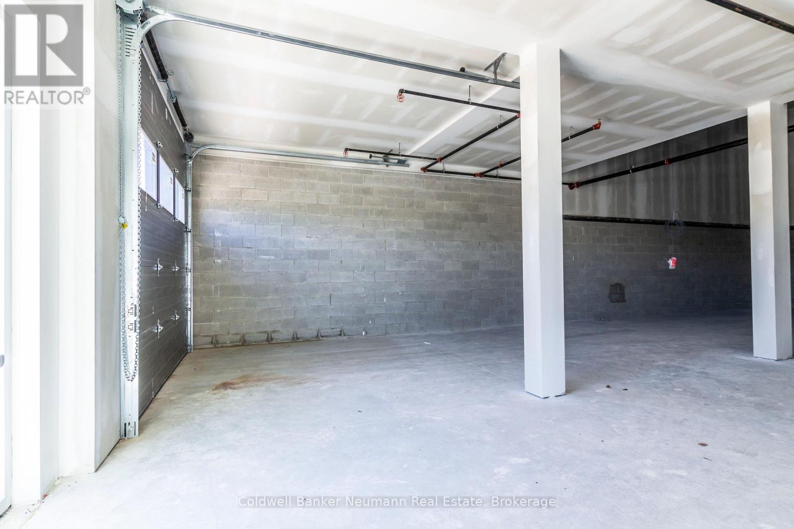 23 - 587 HANLON CREEK BOULEVARD