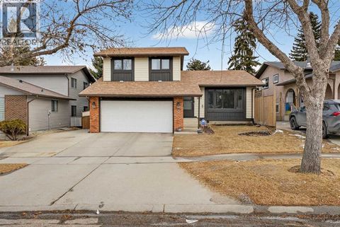 1480 Berkley Drive NW Calgary AB T3k1T8