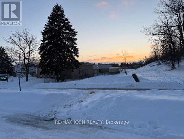 55 GRACEFIELD CRESCENT