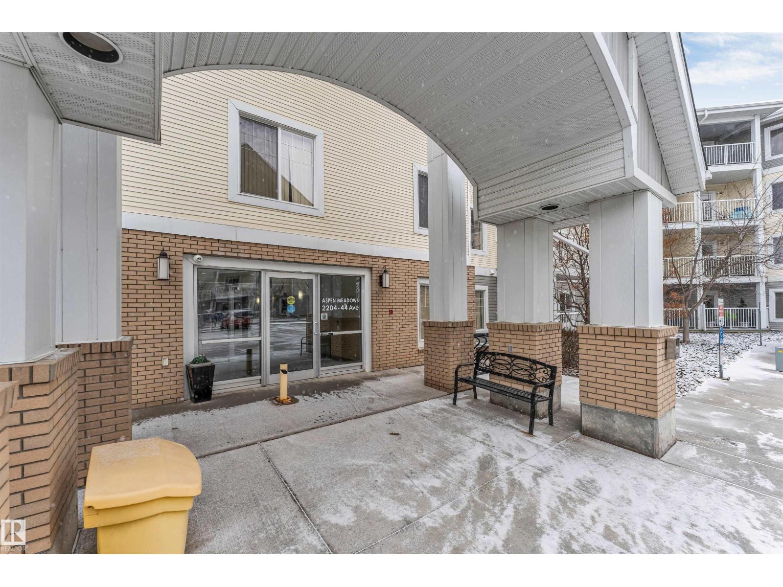 #409 2204 44 AV NW