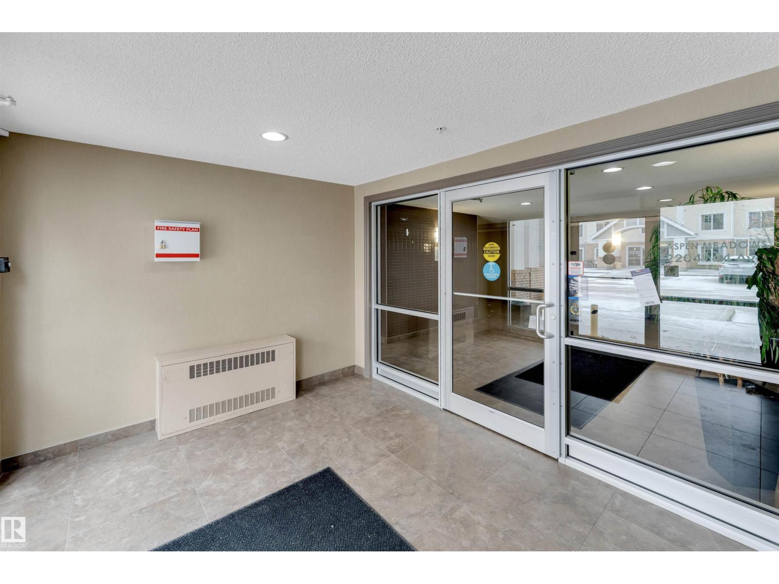 #409 2204 44 AV NW