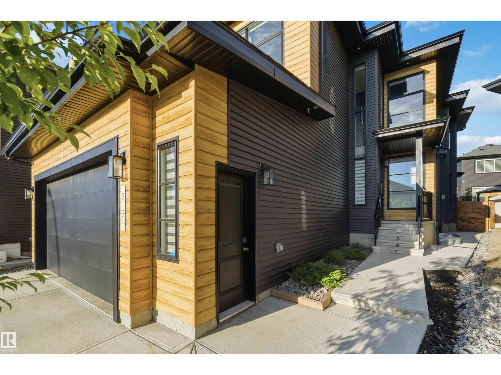 219 37 ST SW