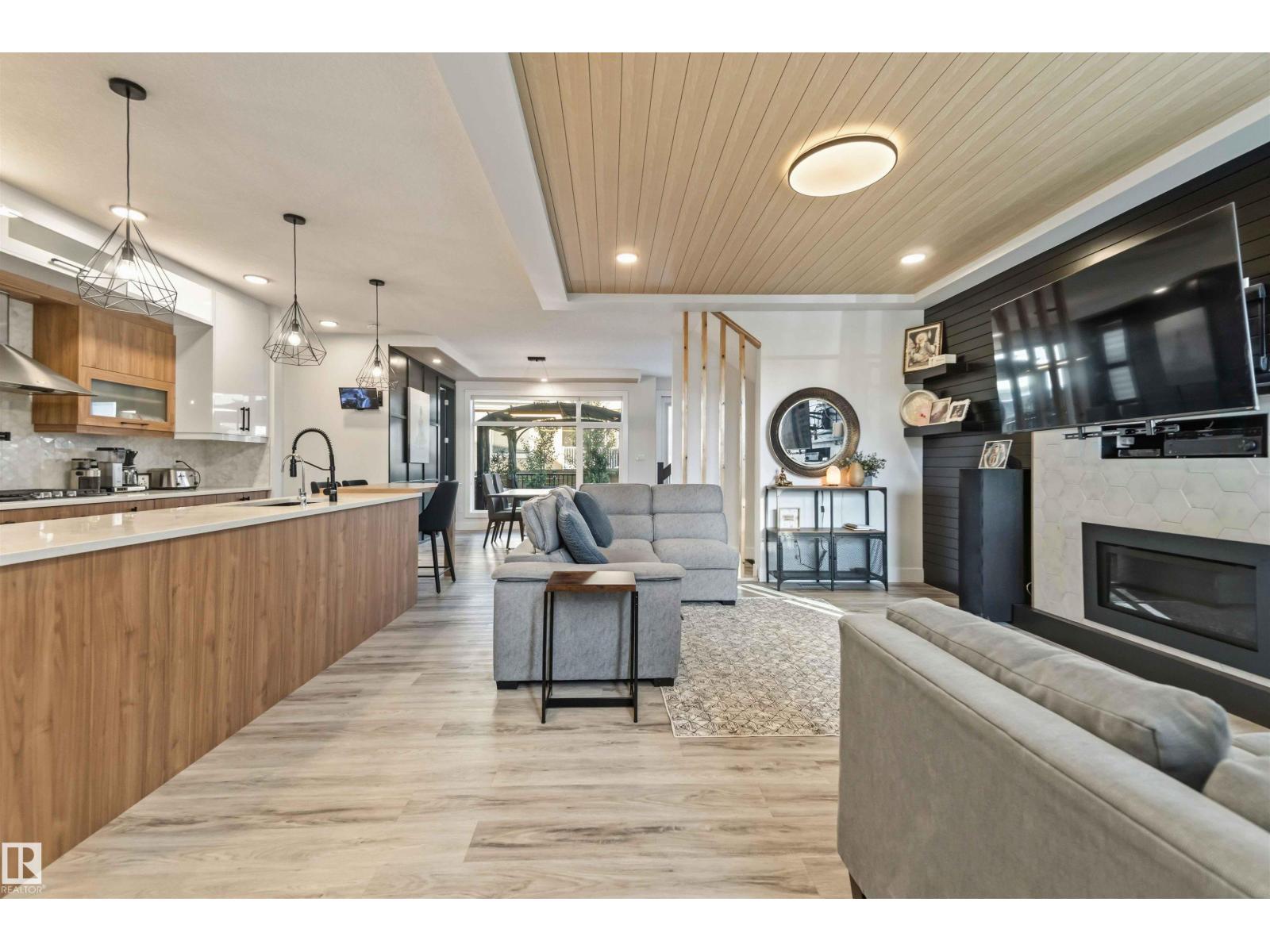 219 37 ST SW