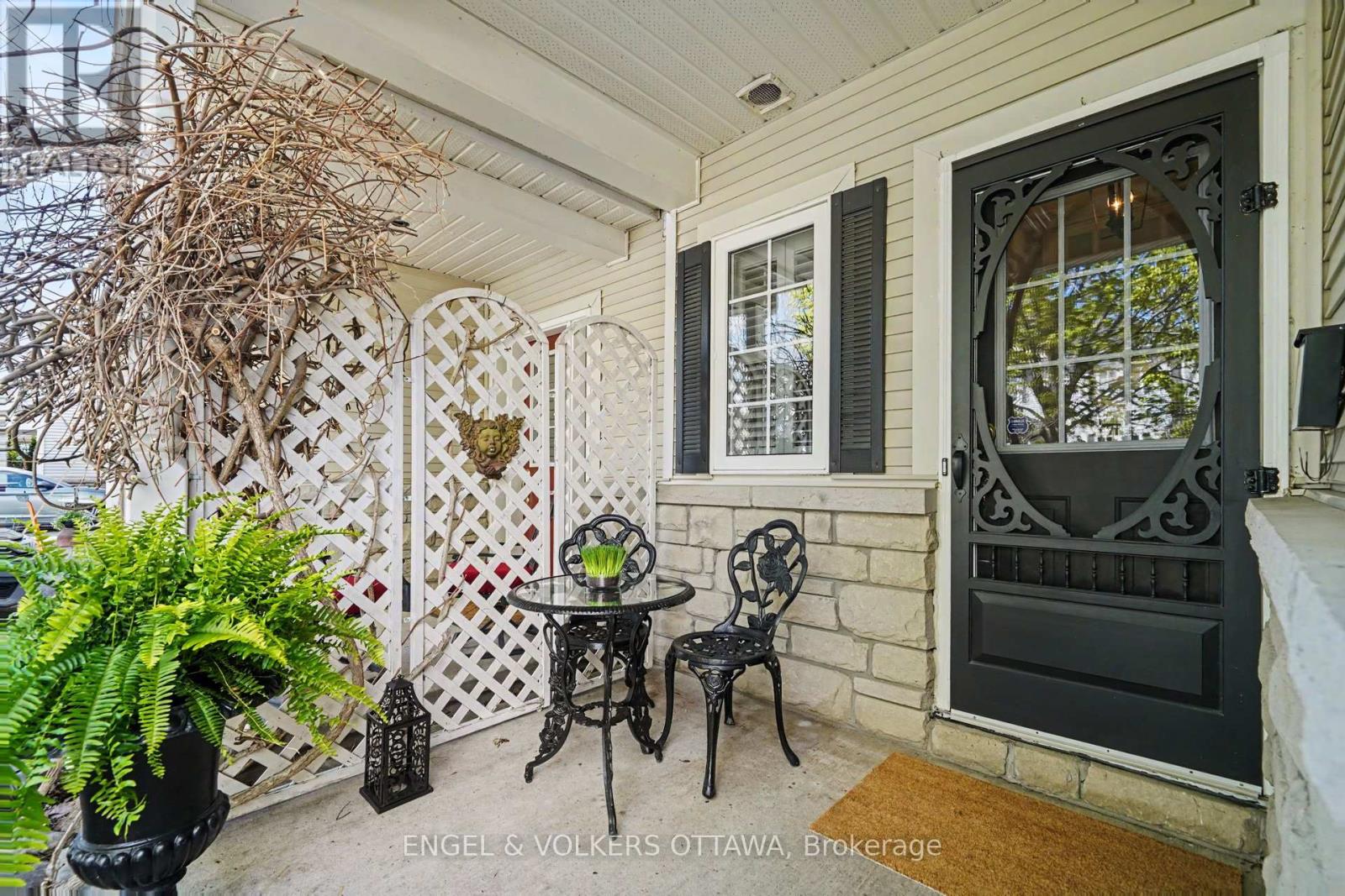 114 RUSTWOOD PRIVATE