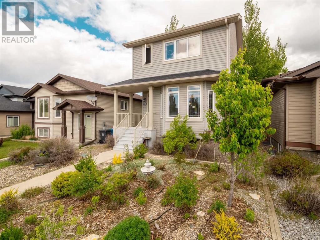 512 Silkstone Crescent W