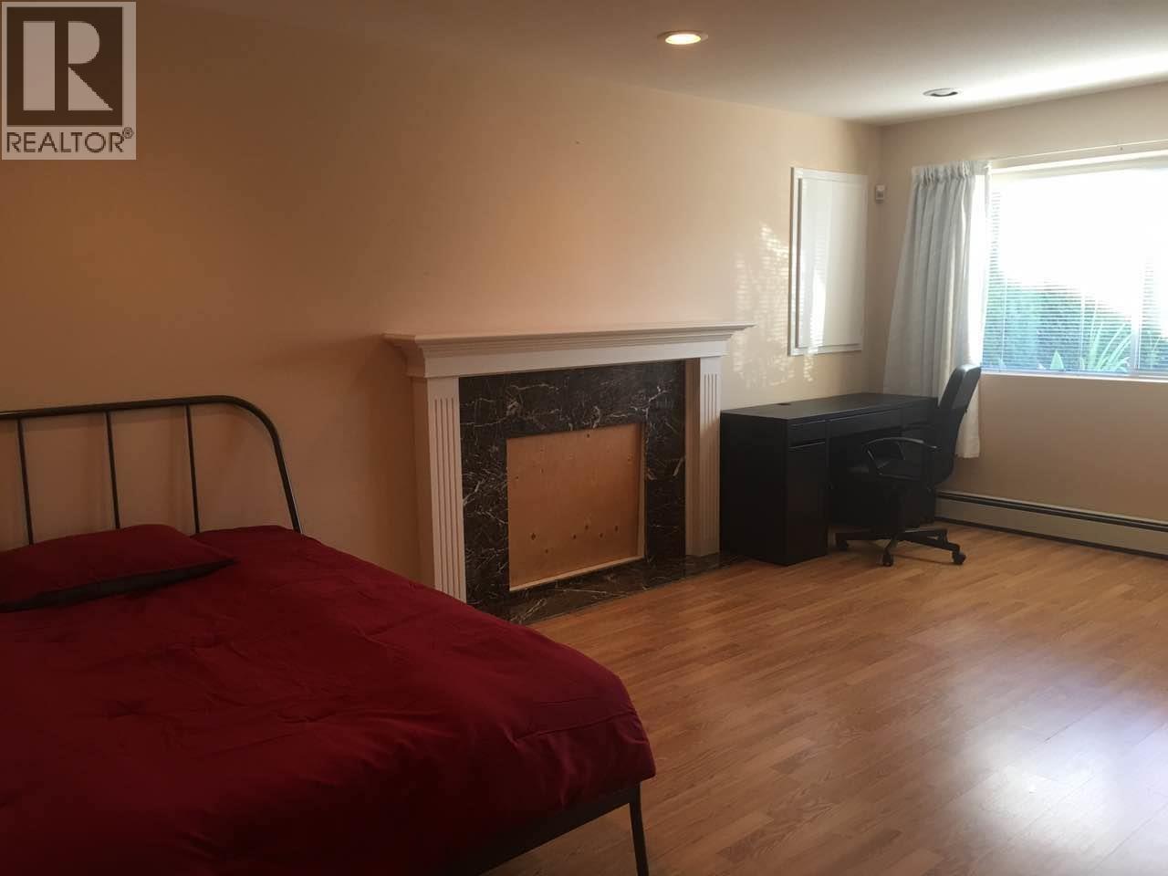 951 EVERETT CRESCENT