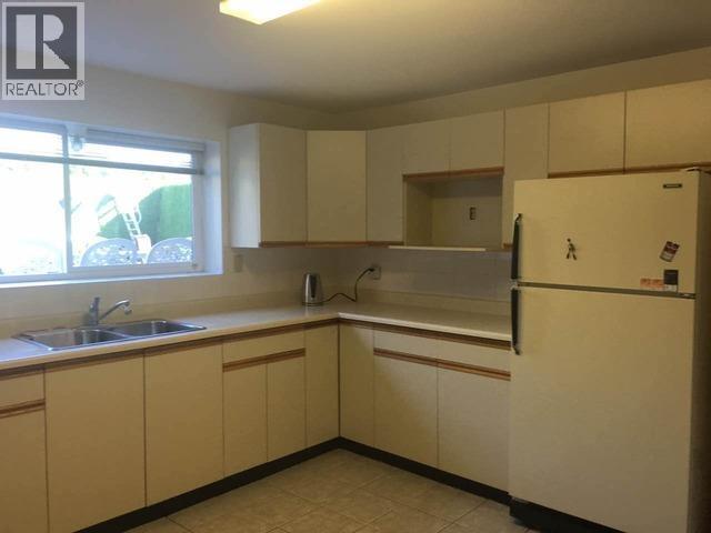 951 EVERETT CRESCENT