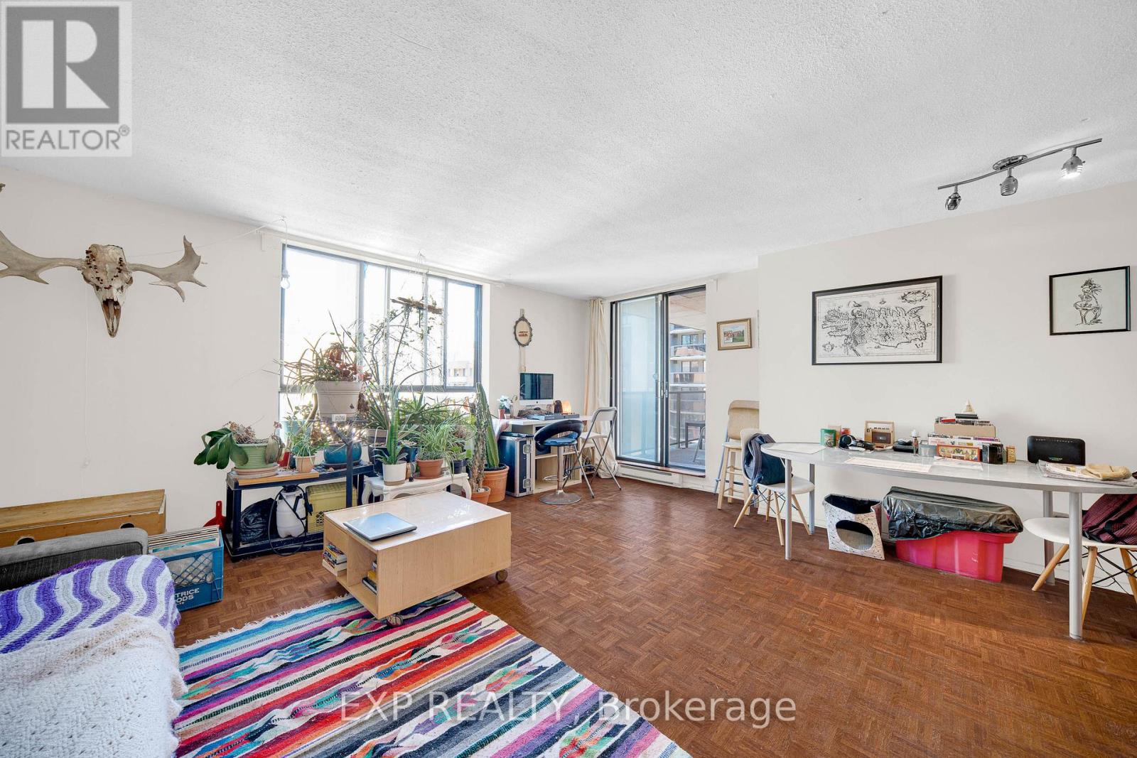 1002 - 475 LAURIER AVENUE W