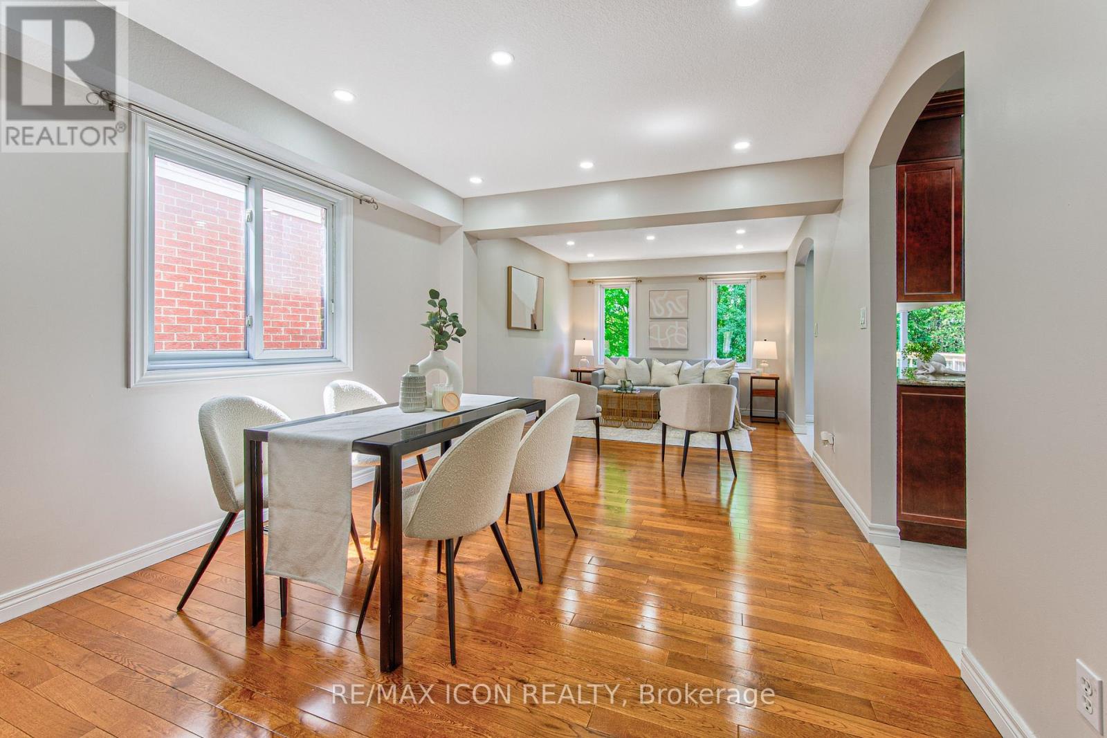 223 BUTTERCUP COURT