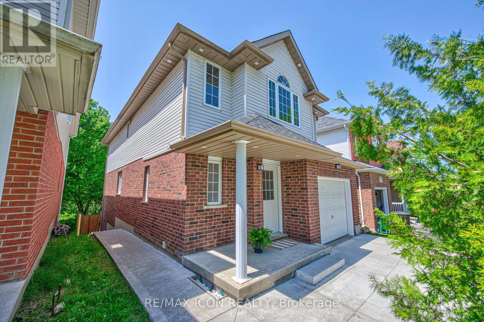 223 BUTTERCUP COURT