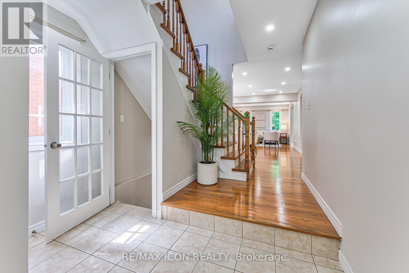223 BUTTERCUP COURT
