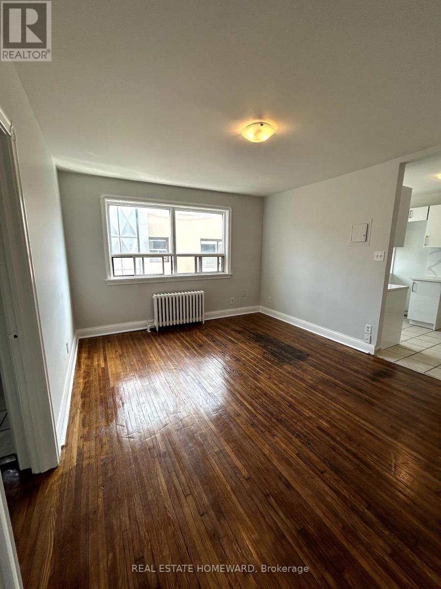 102 - 1566 AVENUE ROAD