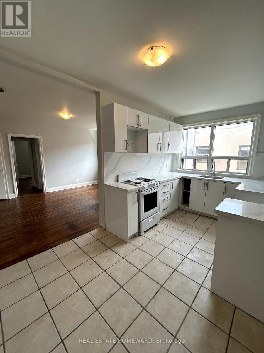 102 - 1566 AVENUE ROAD