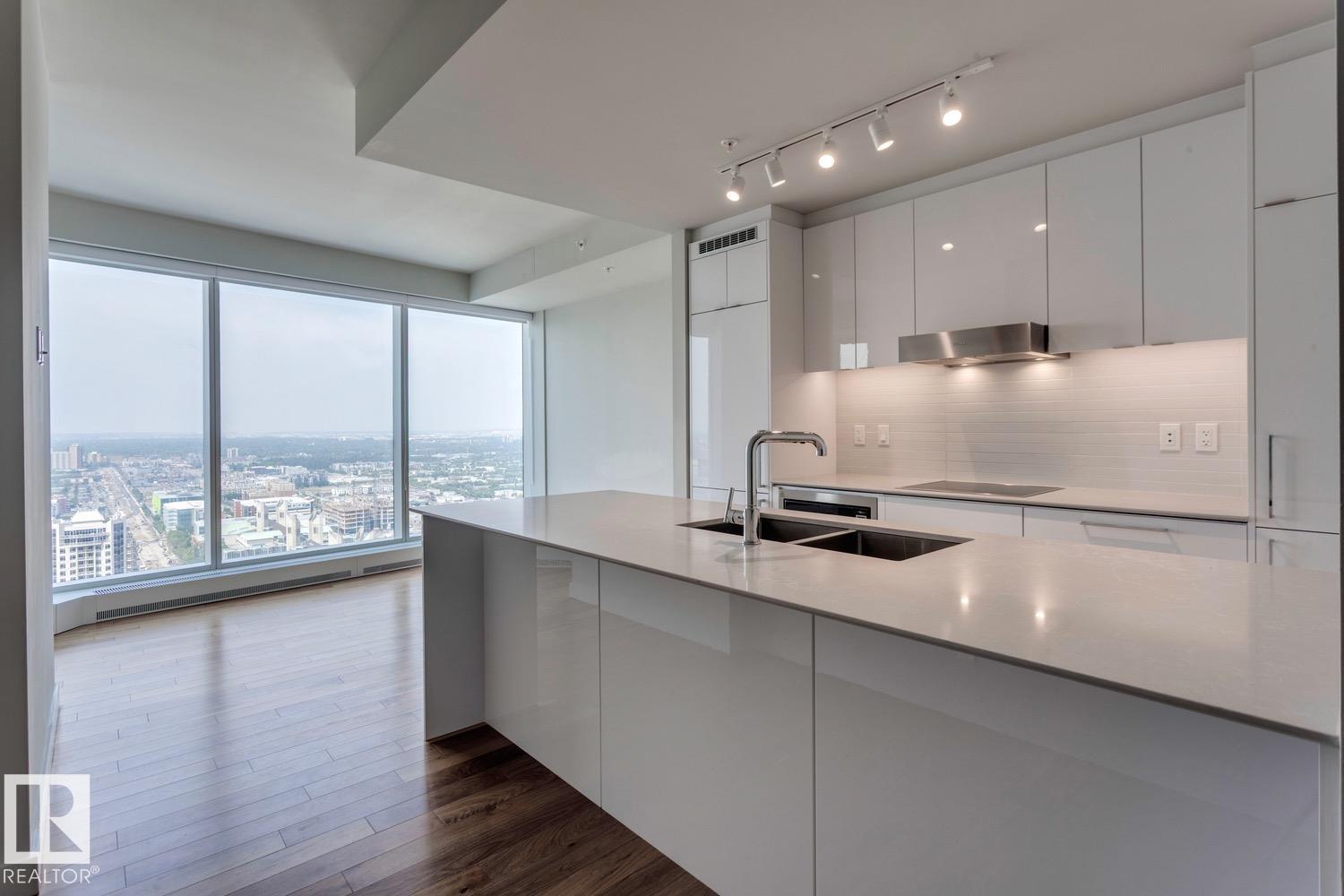 #3012 10360 102 ST NW