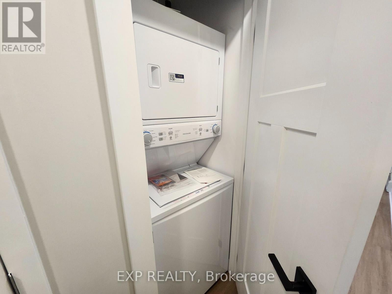 114 LEWIS STREET W