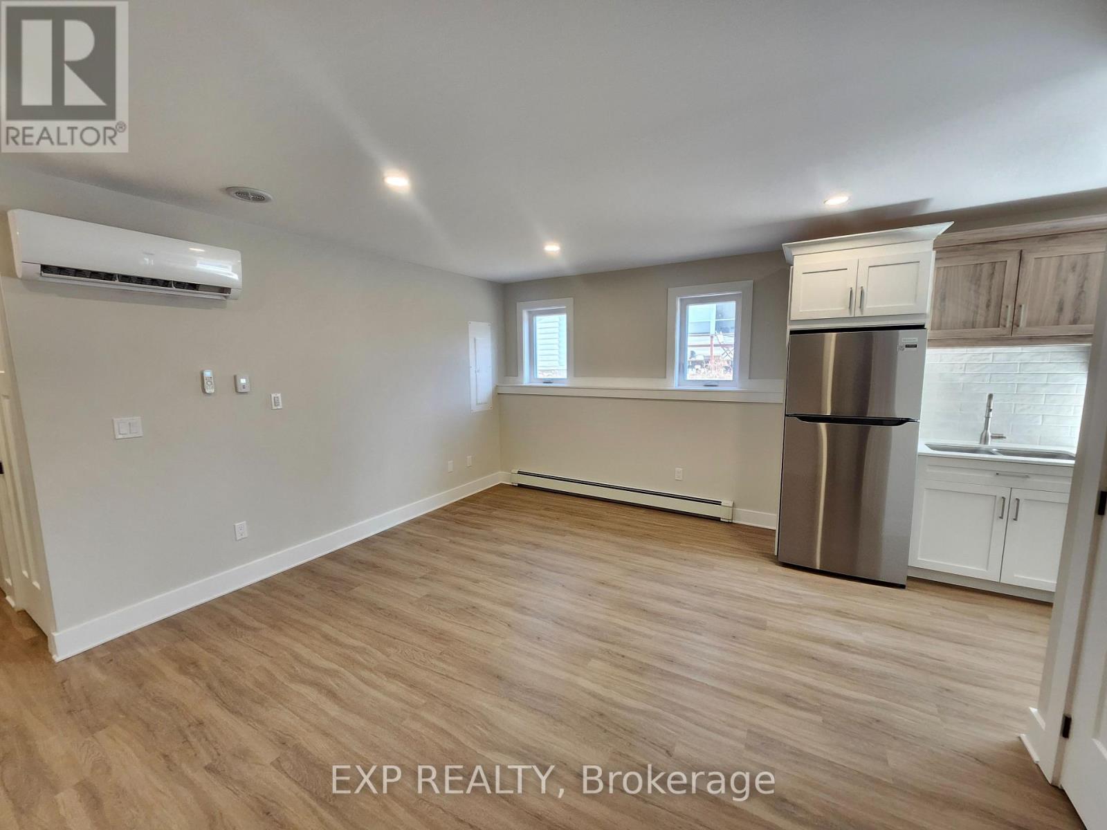 114 LEWIS STREET W