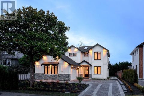 650 Monterey Ave Oak Bay BC V8S4T9