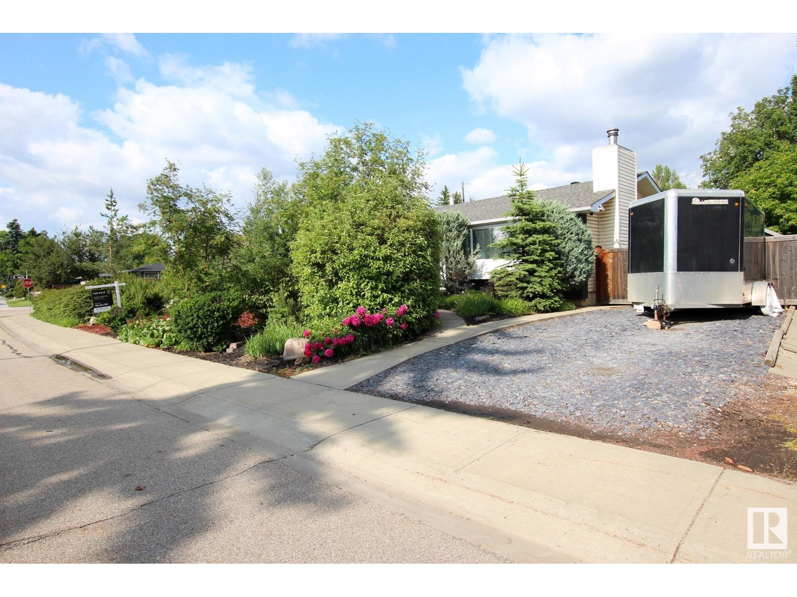 159 LAURIER DR NW