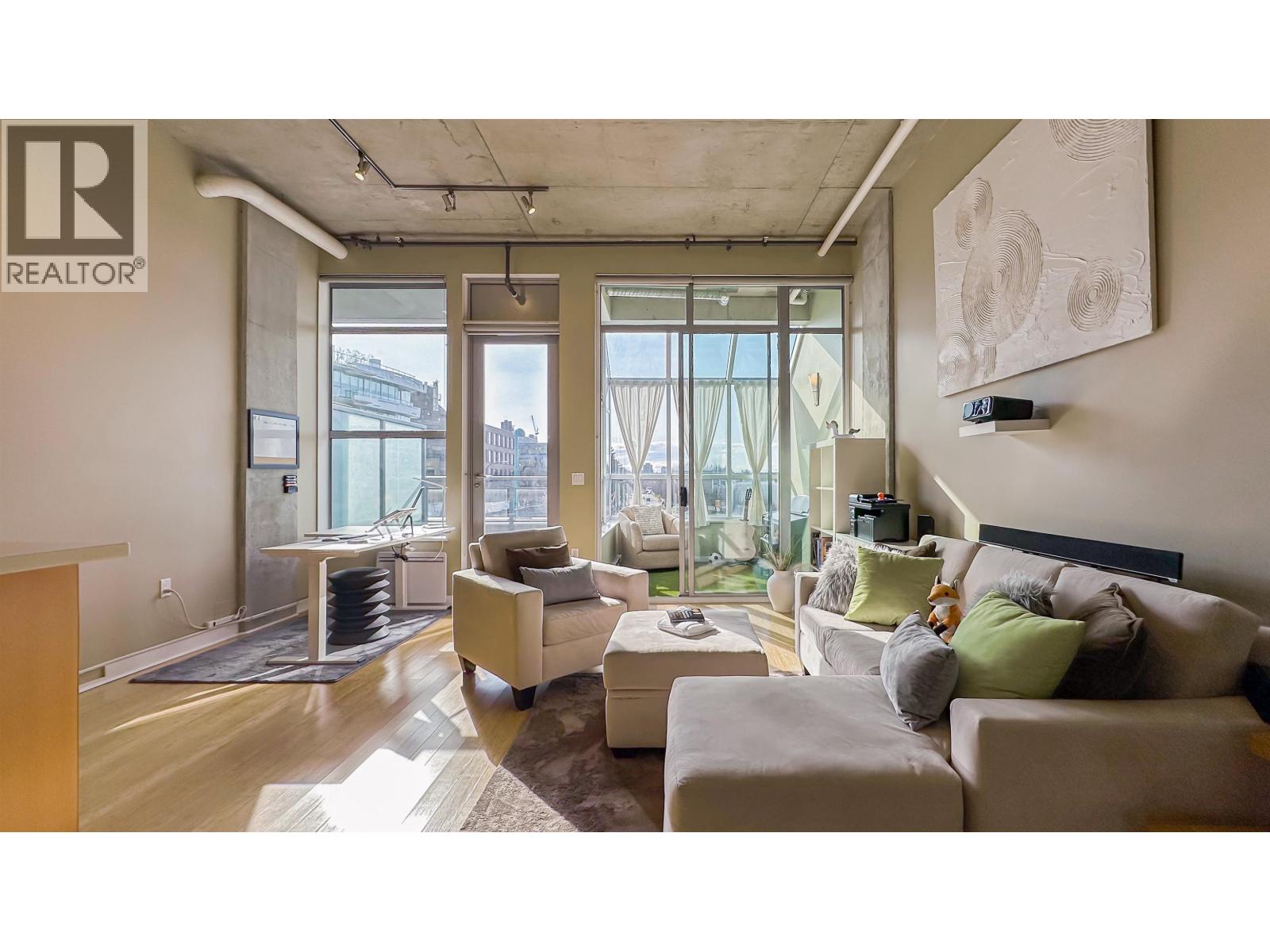 304 495 W 6TH AVENUE