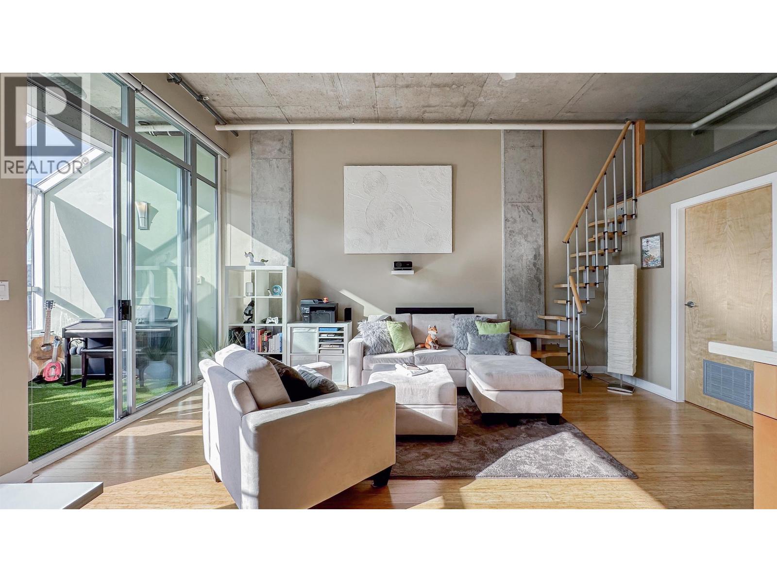 304 495 W 6TH AVENUE