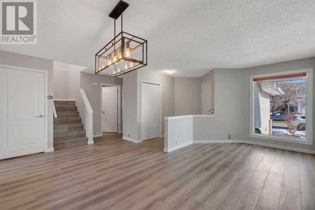 12 Riverwood Crescent SE