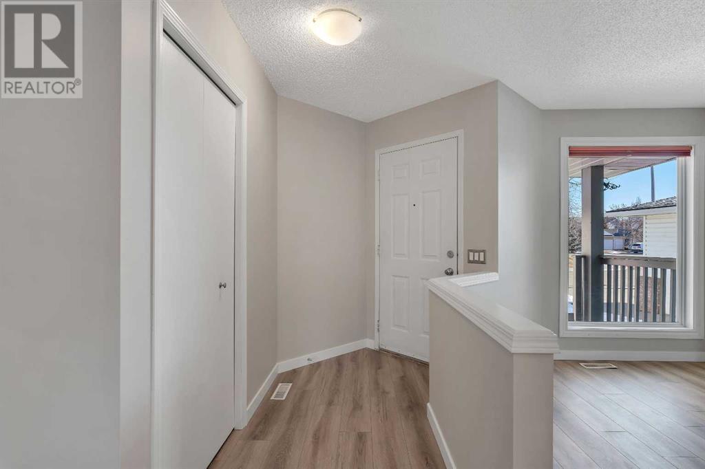 12 Riverwood Crescent SE