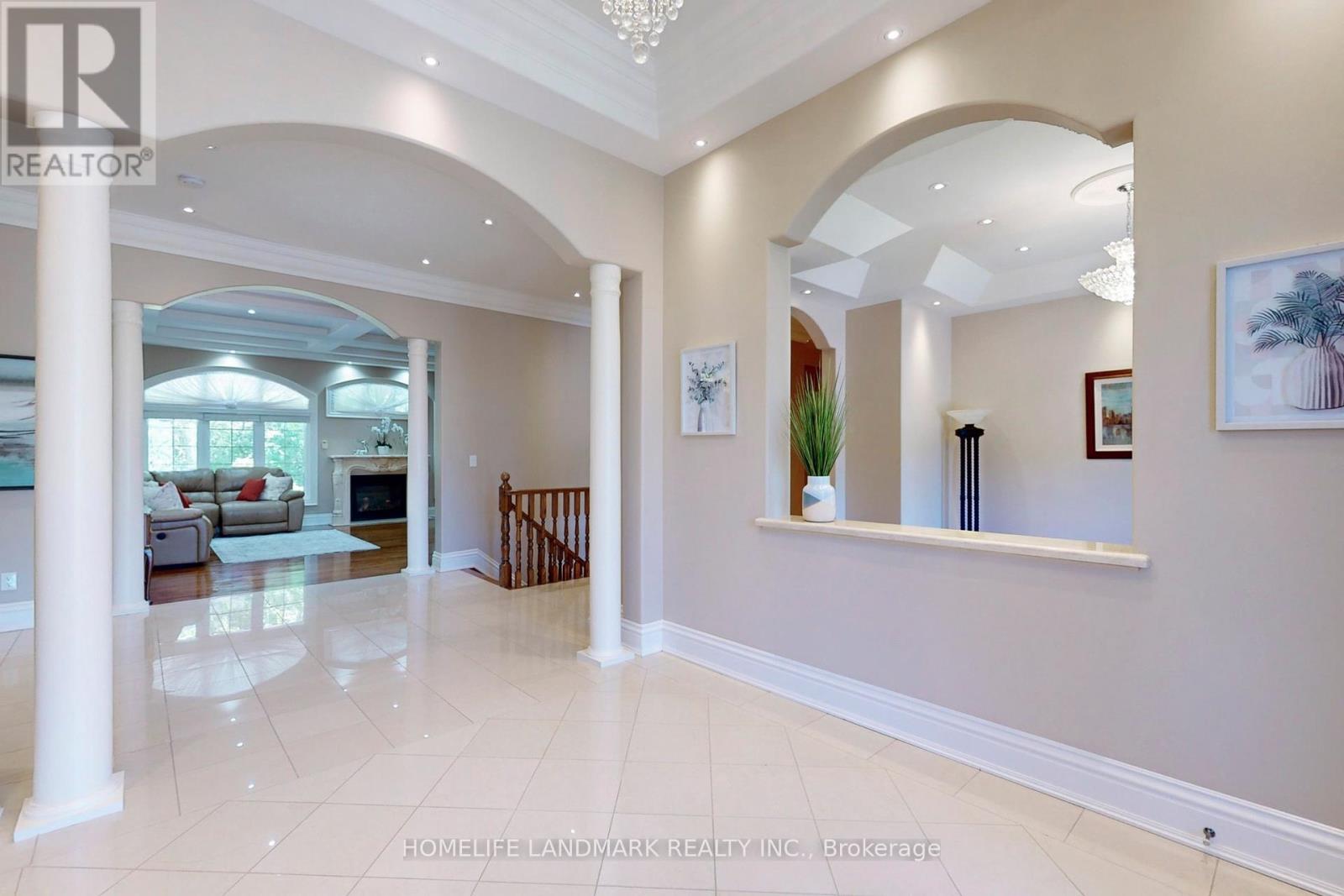 11 CRANBORNE CHASE