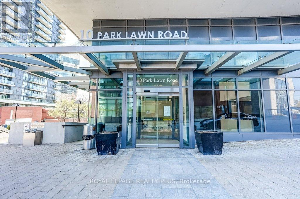 524 - 10 PARK LAWN ROAD