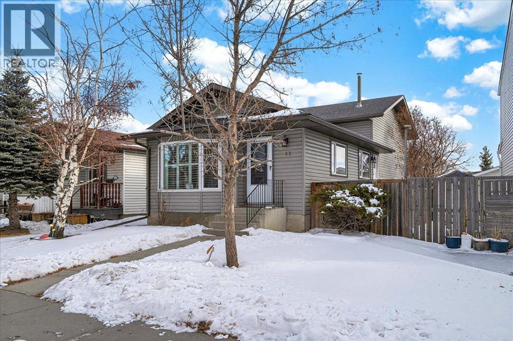 32 Tararidge Drive NE