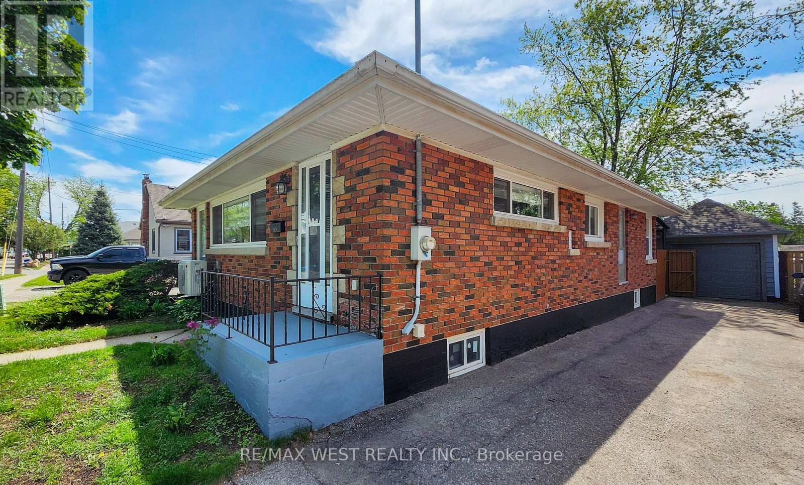 90 STRATHCONA AVENUE