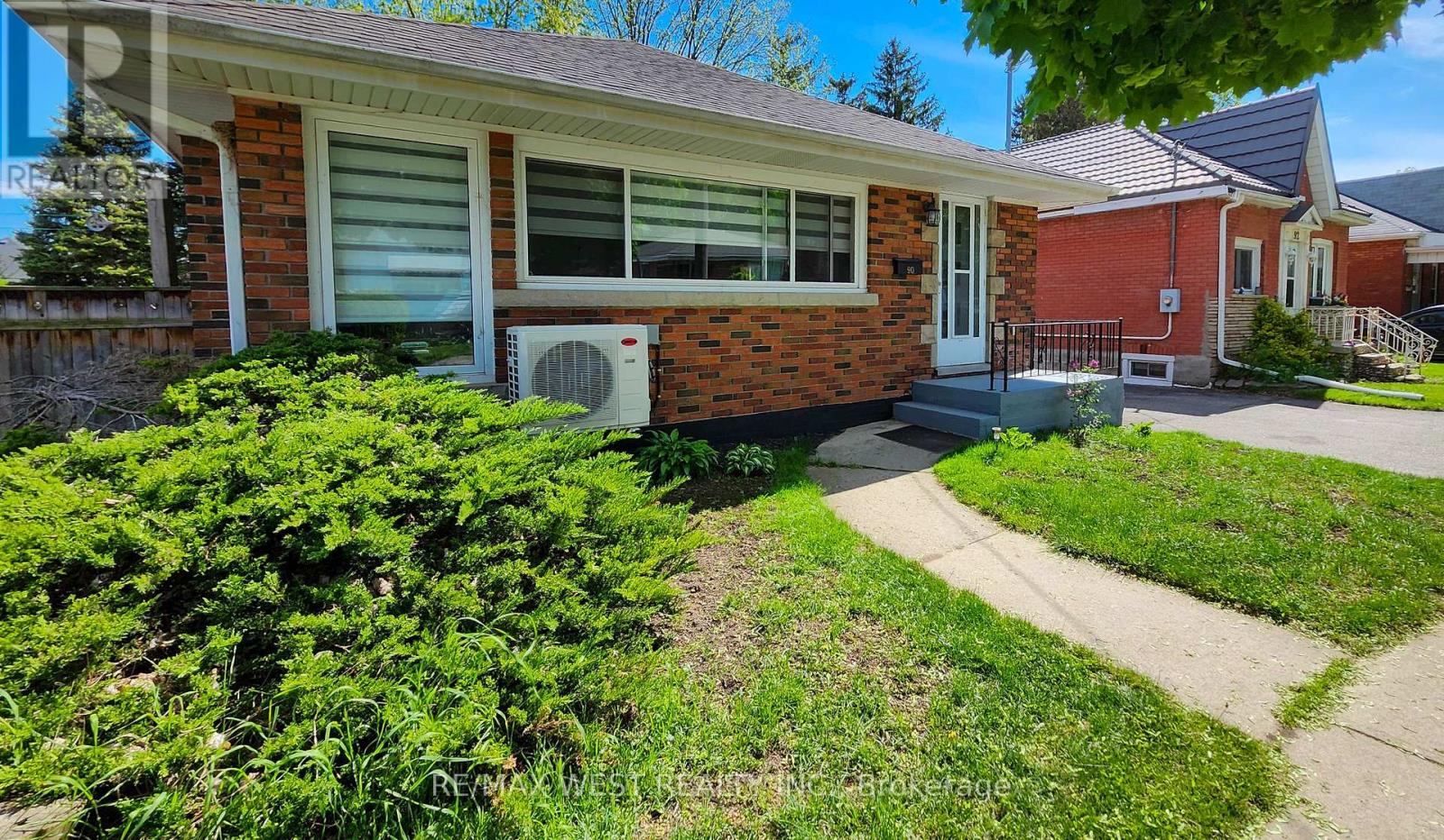 90 STRATHCONA AVENUE
