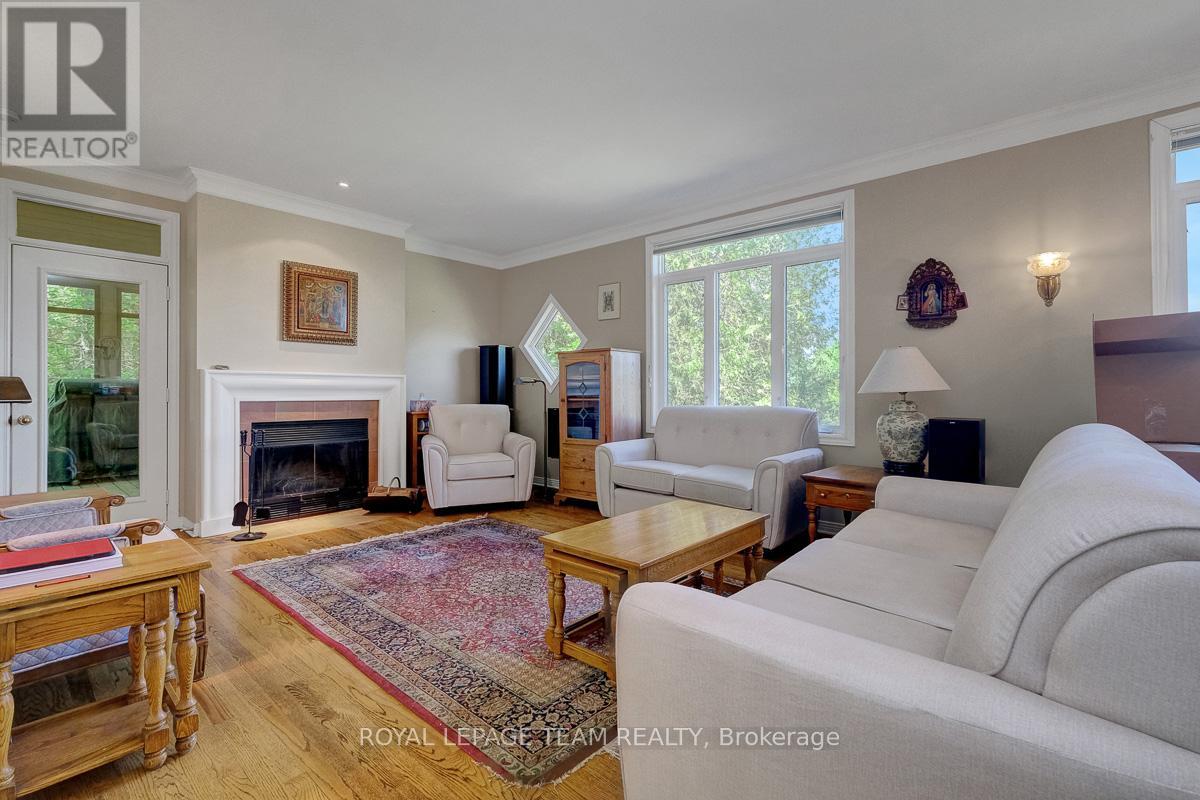 912 MAPLE HILL ROAD
