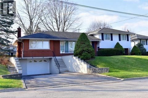 23 LYNNDALE Drive Dundas ON L9H3L4