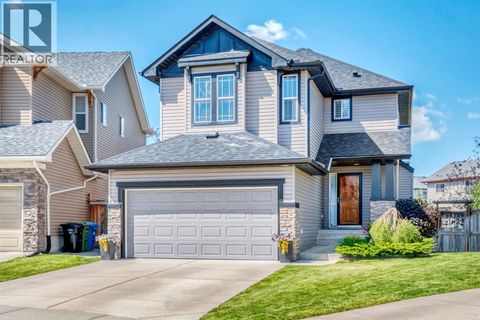 32 Everhollow Crescent SW Calgary AB T2Y5H3