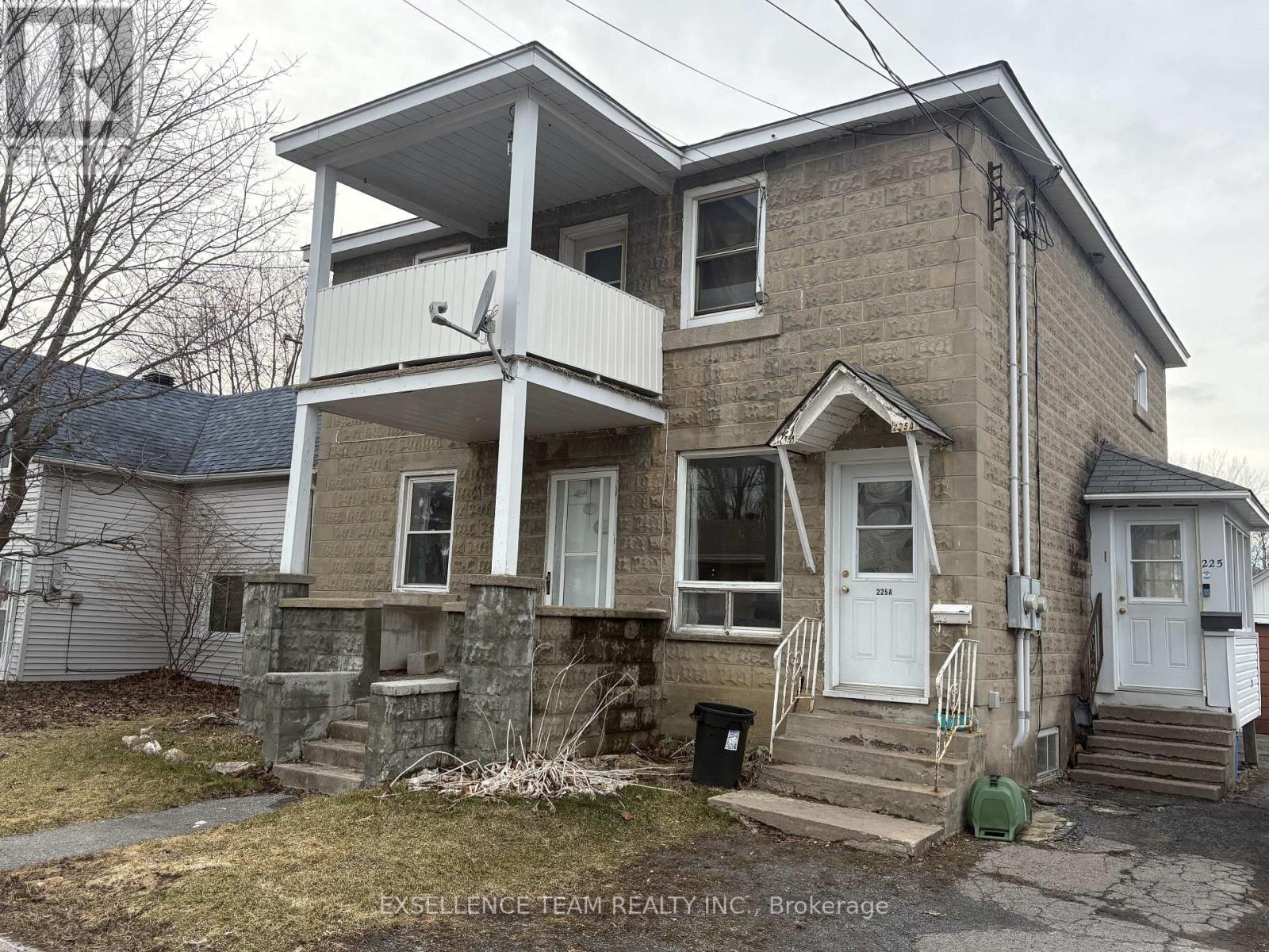 Photo 1 of 4 — 225-225A 8TH STREET W, Cornwall, ON K6J2Z7