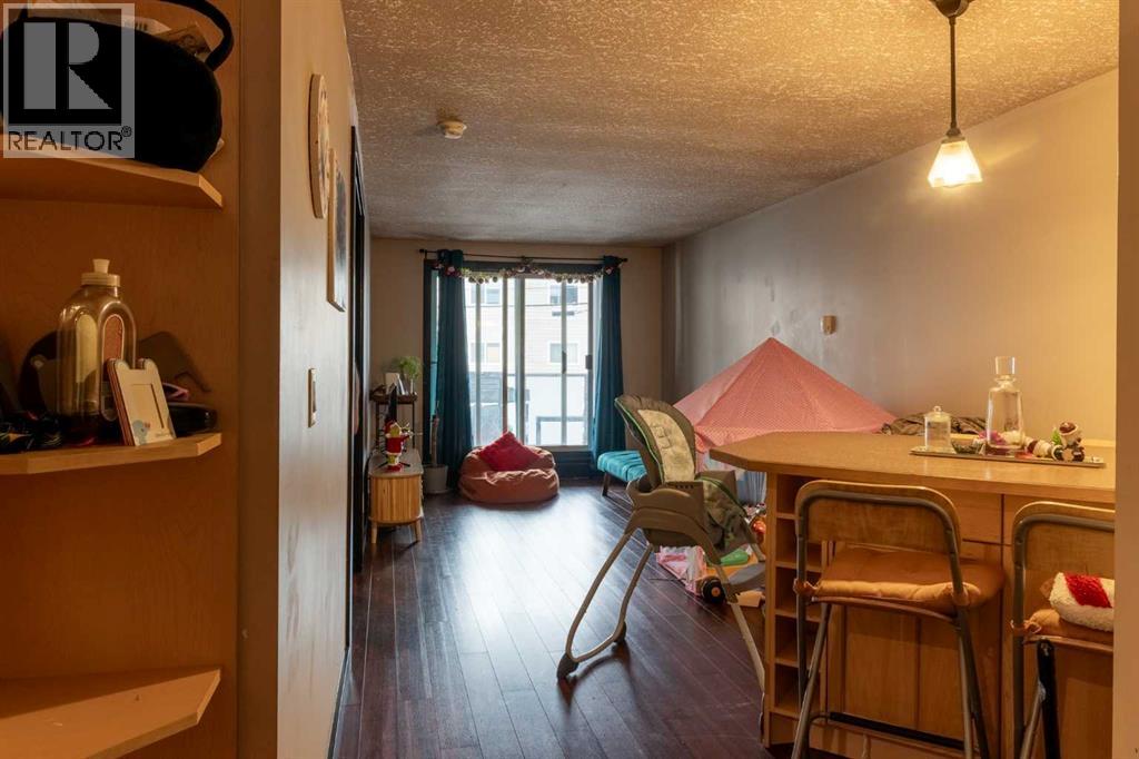 204, 717 4A Street NE