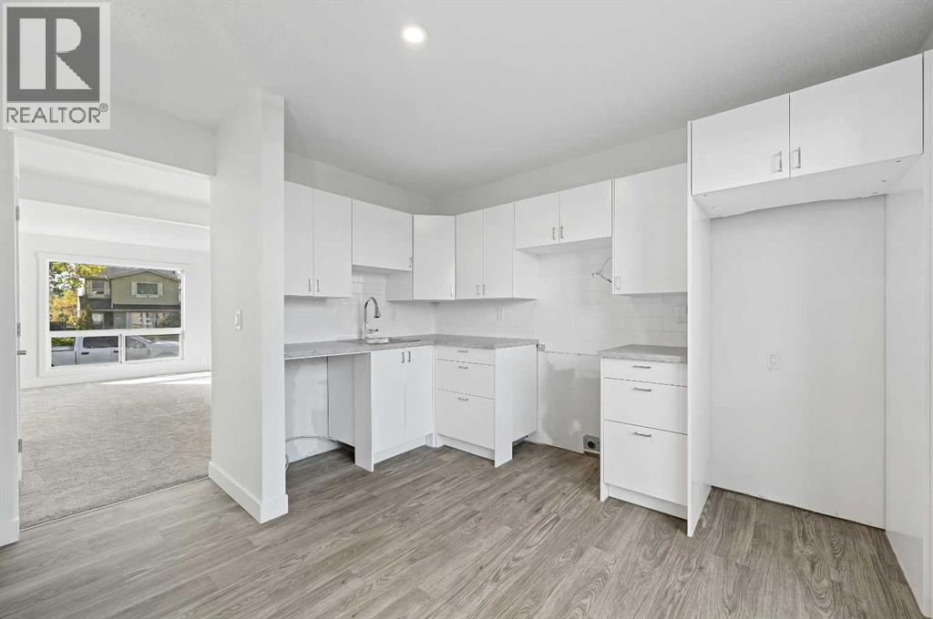 4, 220 Erin Mount Crescent SE