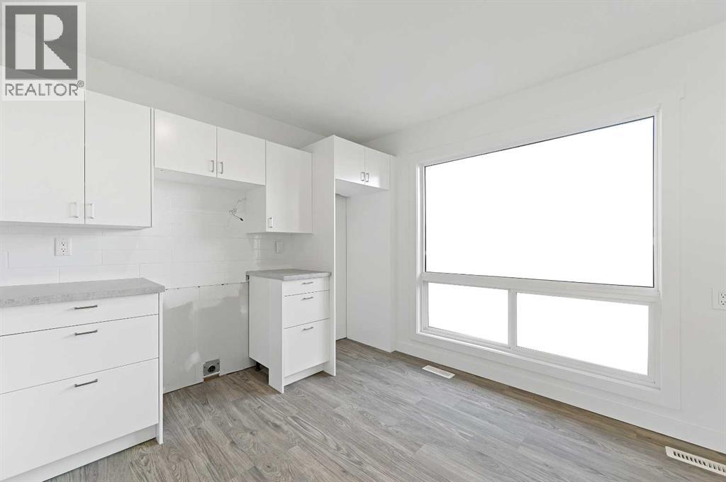 4, 220 Erin Mount Crescent SE