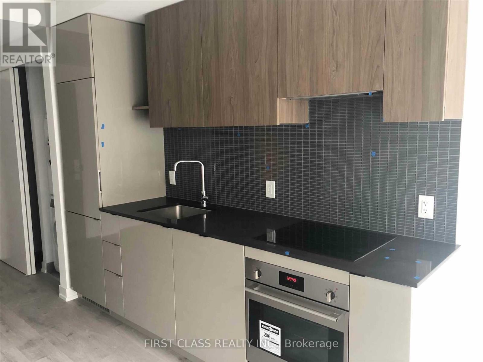 618 - 161 ROEHAMPTON AVENUE