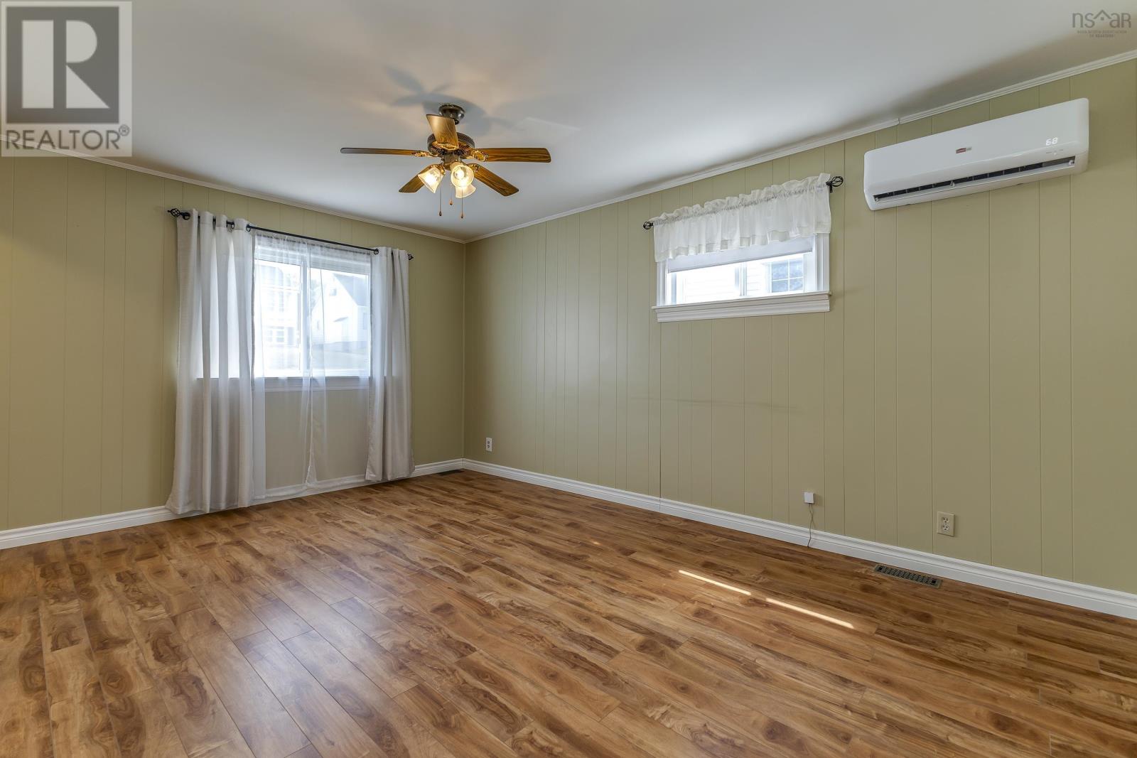 11 MacLaren Ave