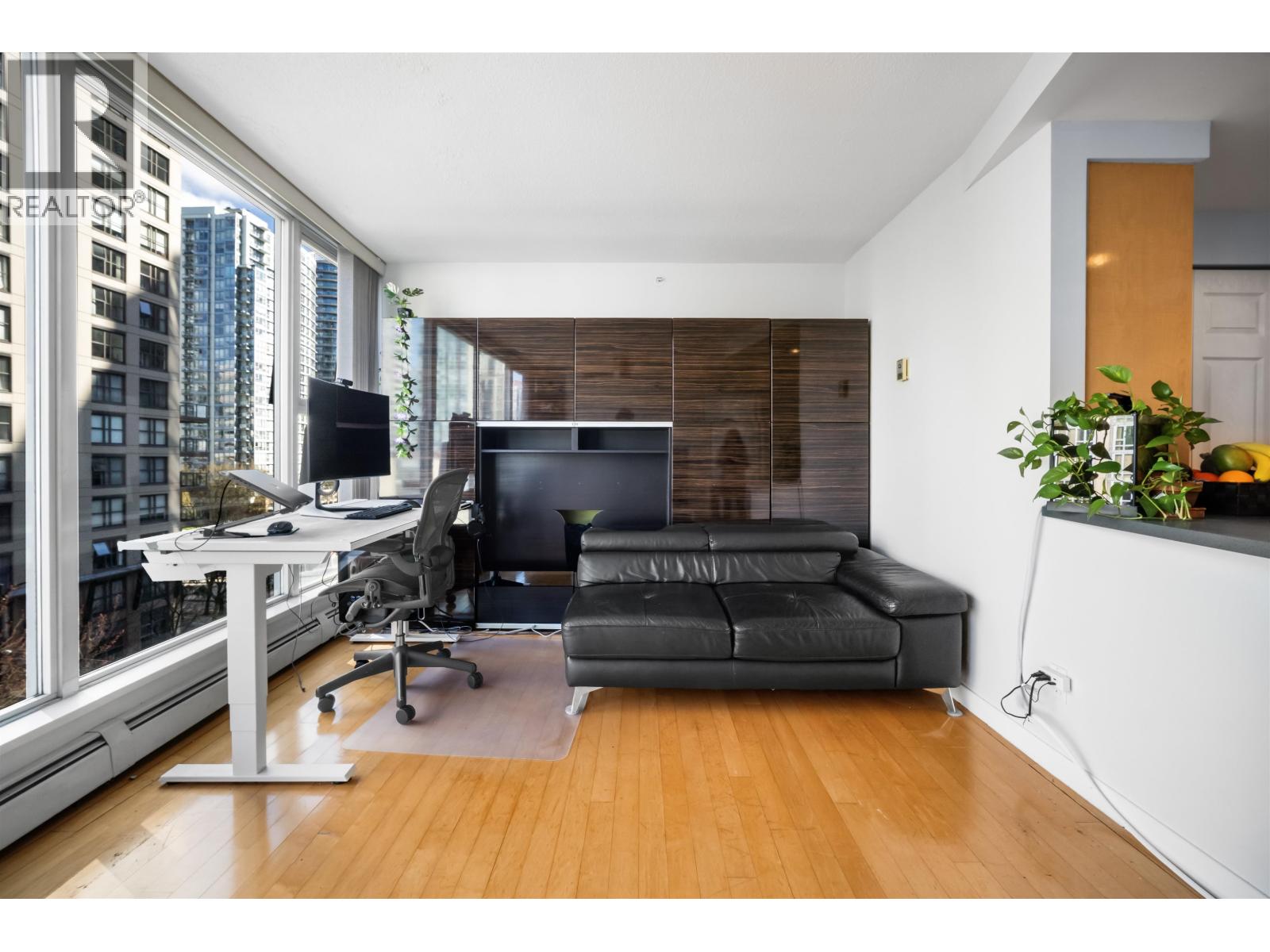 702 1008 CAMBIE STREET