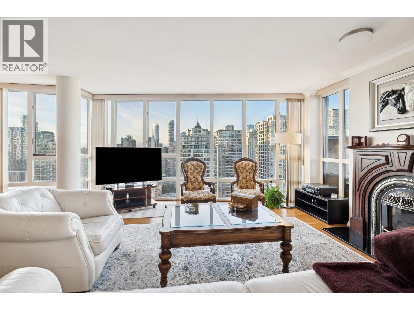 PH5 950 CAMBIE STREET