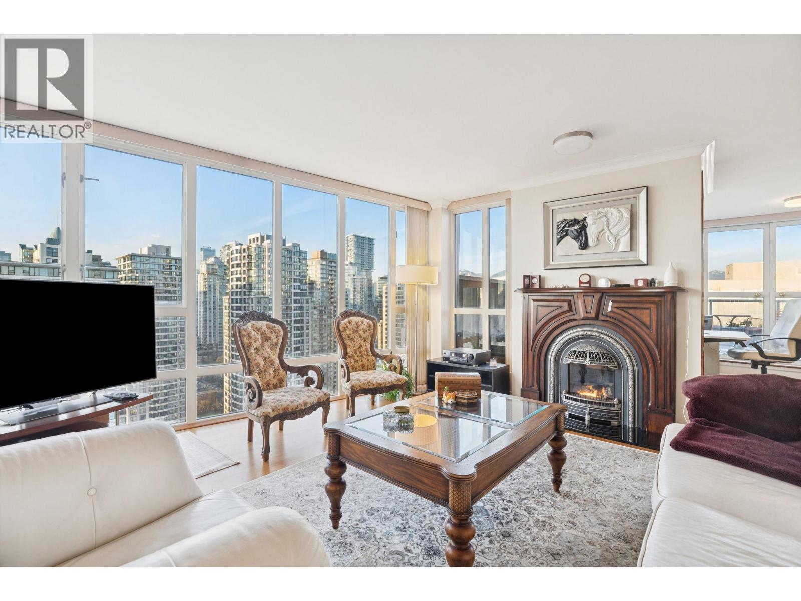 PH5 950 CAMBIE STREET